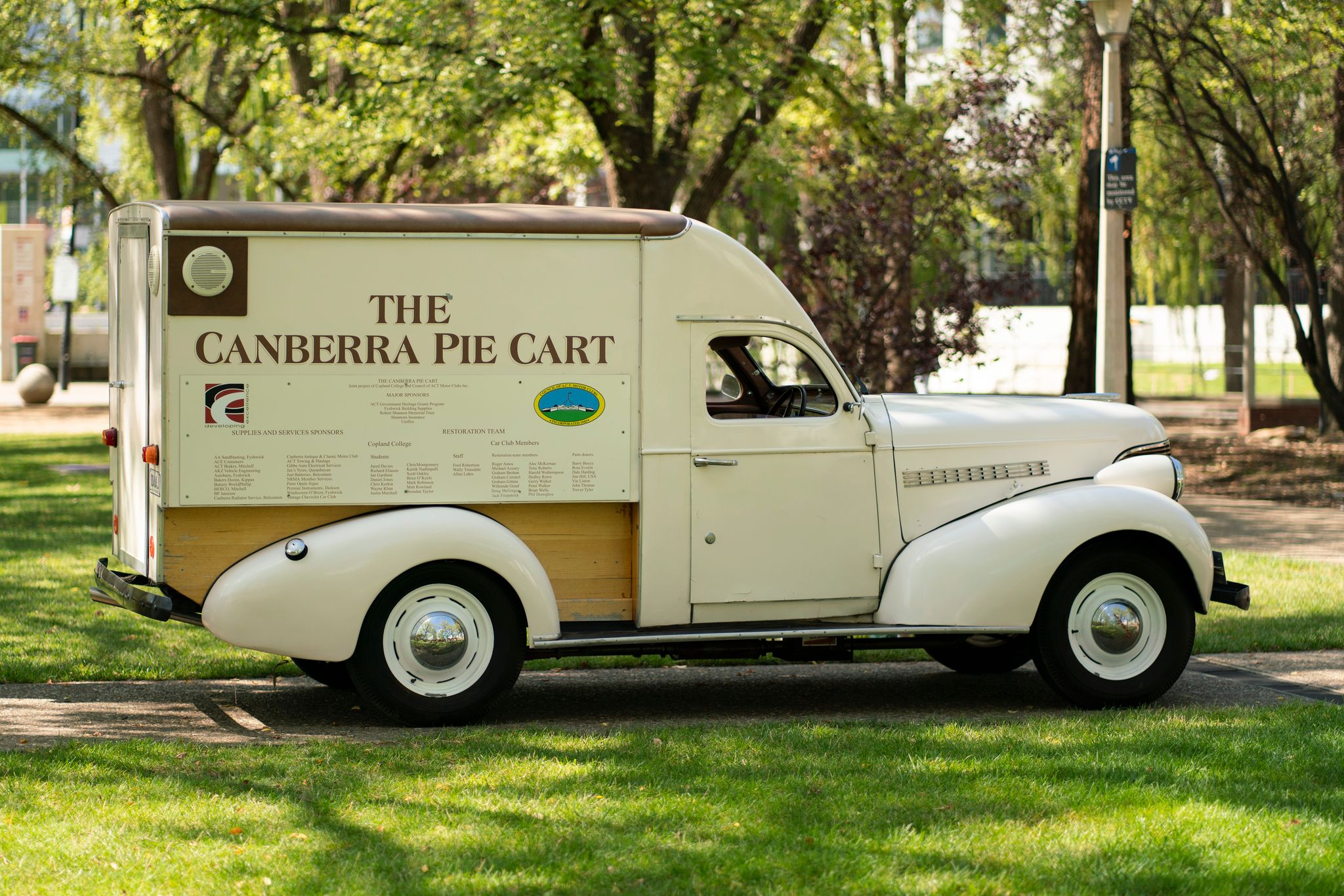 Photo by Martin Ollman of the Canberra Pie Cart at Kambri (ANU) February 2020